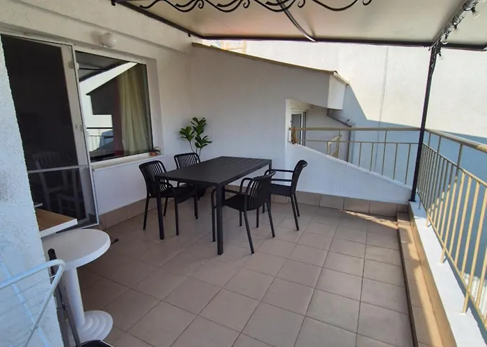 за гости роси * סינמורץ