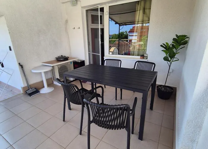 за гости роси דירה