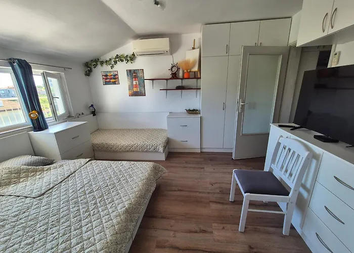 за гости роси דירה *